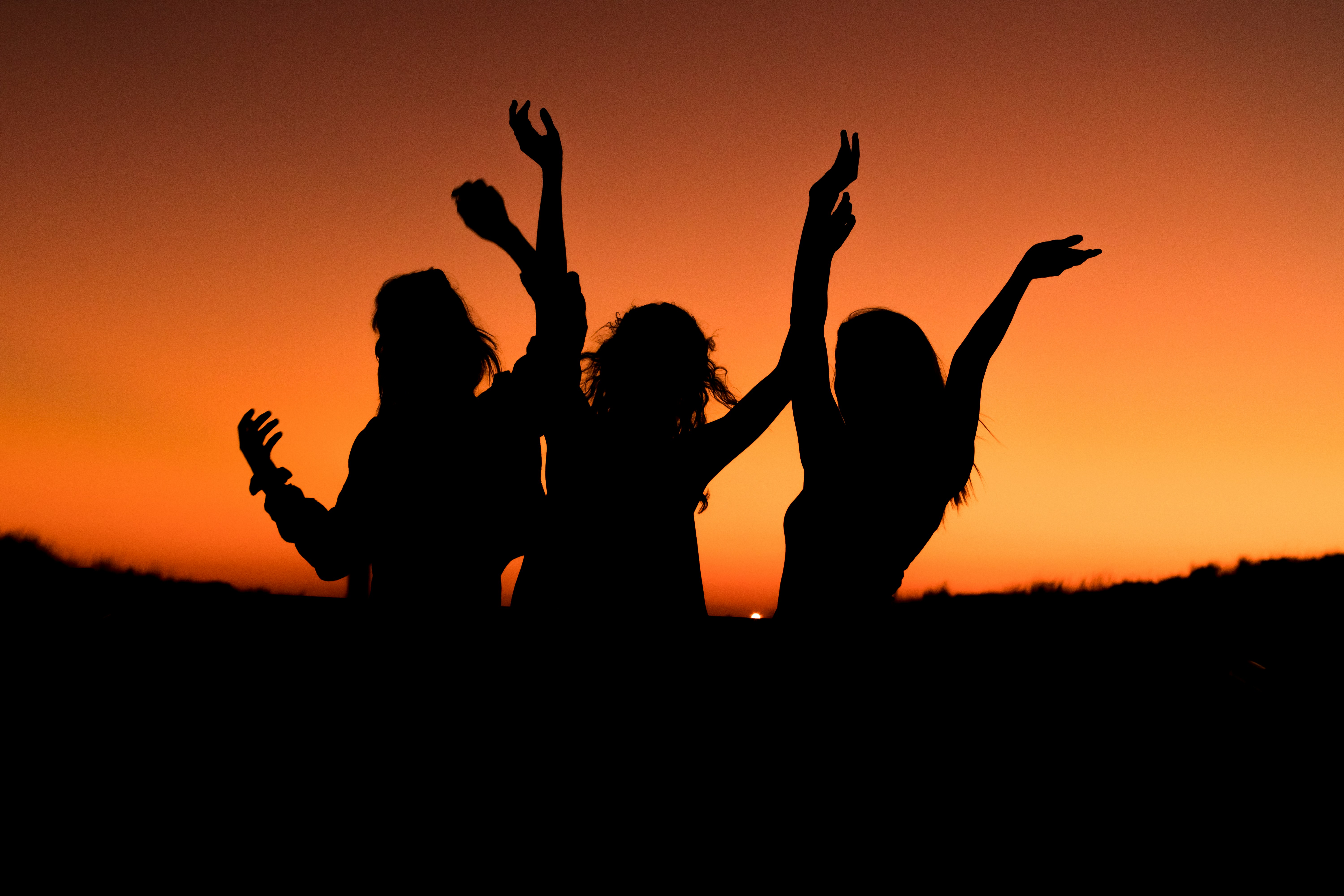 Friends celebrating together at sunset for girls' night and reunion painting events